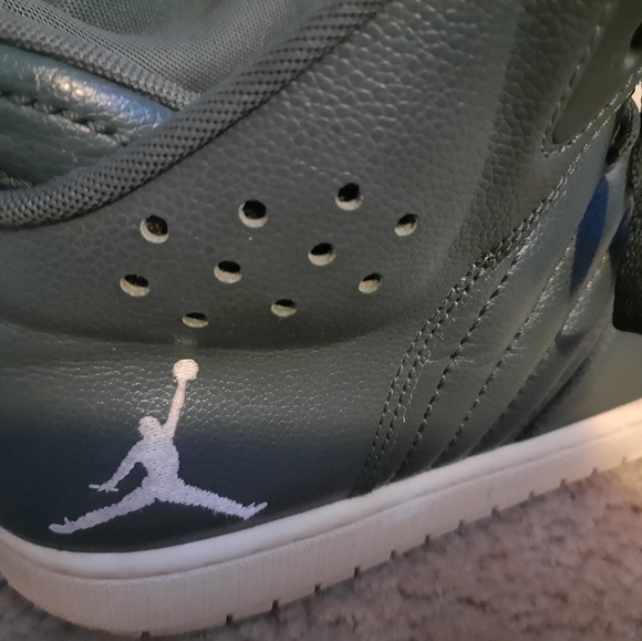 NIKE AIR JORDAN:1 Flight 4 Basketball Shoes - Picture 3 of 8